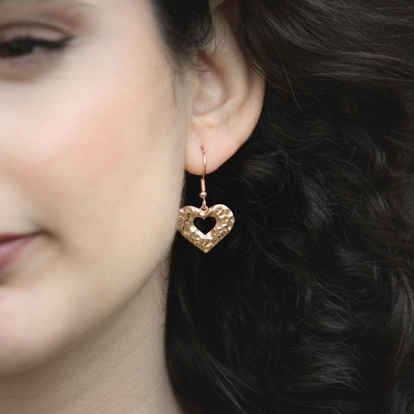 Hammered Heart Dangle Earrings Small (Silver, 14K, Rose) : Silver Plated